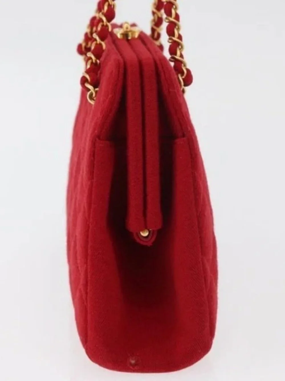 CHANEL brand	chanel color	red
